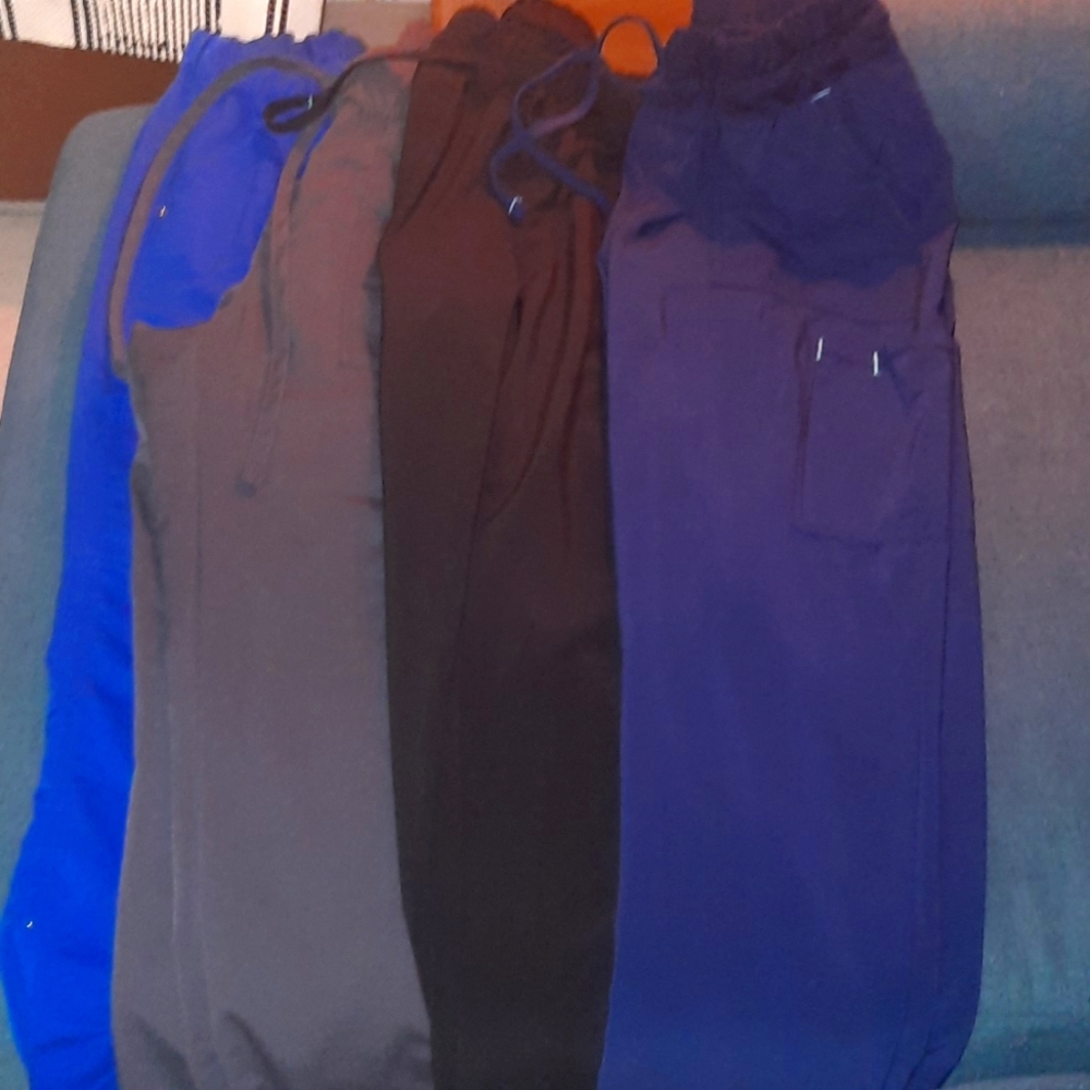 4 uniform scrubs